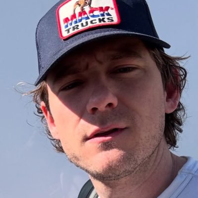 poescockpit's profile picture. i keep my side of the street clean