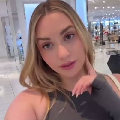 Sandra322352301's profile picture. a very honest and trustworthy woman