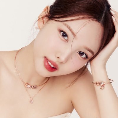 _thinkaboutzy's profile picture. #임나연 collector 🐇 | once !