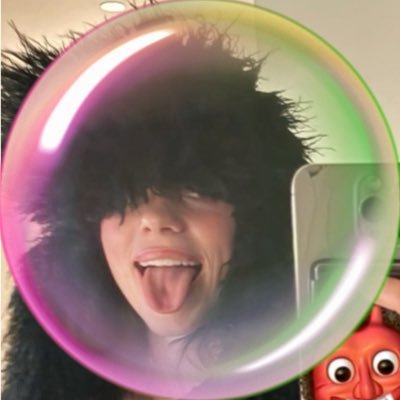 bellaeilishhh's profile picture. BILLIE EILISH TOUCHED MY HAND!!! 🤍🤍🤍                                                                                     SEEING RENÉE IN JAN!