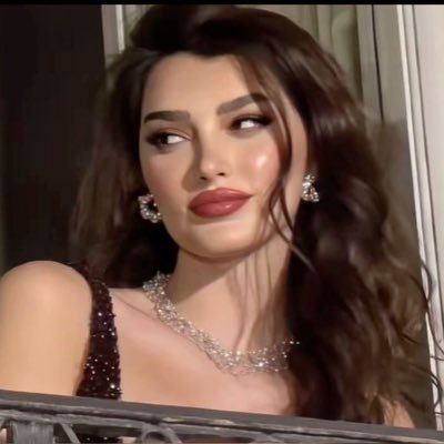 YOSH_ee111's profile picture. على النقى ماننحدر بالمحادير نظراتنا صوب الجدي والمجرّه .