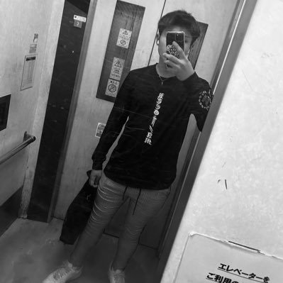 R10121Yd0's profile picture. 