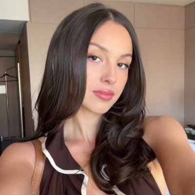 livietesao's profile picture. romance, track 1.