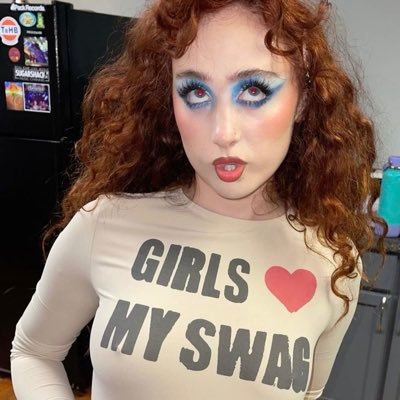 strapmevika's profile picture. 