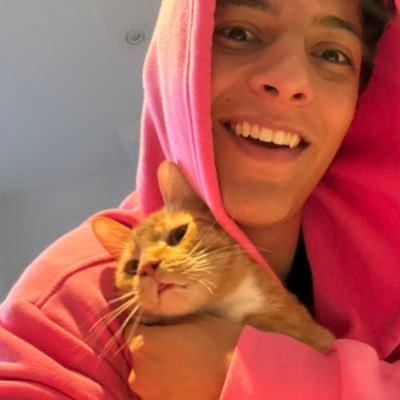 slushylatte's profile picture. i like a little bit of everything