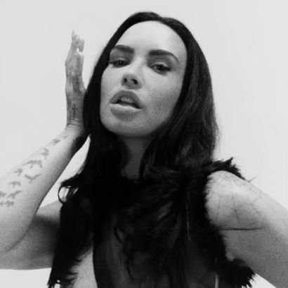 comfrtdemi's profile picture. - daily demi lovato photos • she/her • 27