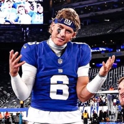 __hoshiumi's profile picture. trust the process :)