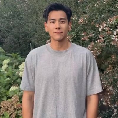 facai985's profile picture. 主业：球鞋搬砖、演唱会门票、撸货；副业：每天研究几个搞钱项目。