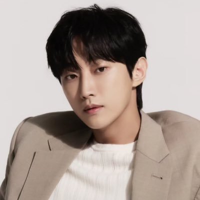 jinyoungjugn's profile picture. (NOT REAL/PARODY) B1A4 Jinyoung. All-rounder artist, known as a genius music producer, composer, and singer-songwriter. 🎬 Soon: #ThePhotoFrom1977 #MsIncognito
