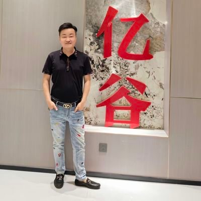 lzc1394's profile picture. 每天进步一点点，天天向上（互）