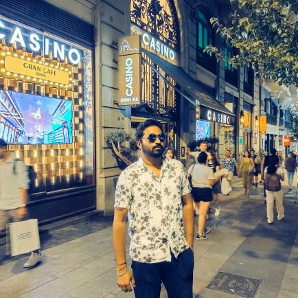 SvinayakM's profile picture. Vive la vida al máximo