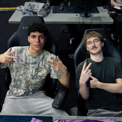Yellllop's profile picture. @coldfv @shrekfartporn