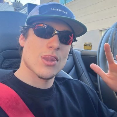 rlktzr's profile picture. 