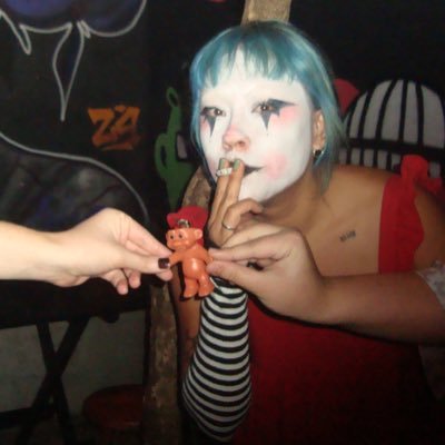 mermaidhigh's profile picture. Amo música e cultura pop, estudo química e meio que sou professore. Meu gênero é mulher viado, só não sou nem mulher nem viado. (meu nome é Satie)