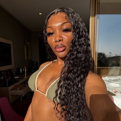 Tayo1370378's profile picture. love yourself gal 🧚‍♀️🧚‍♀️please support my brand lunch soon x ❤️😇
