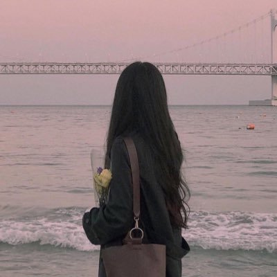 lunarkxz's profile picture. 