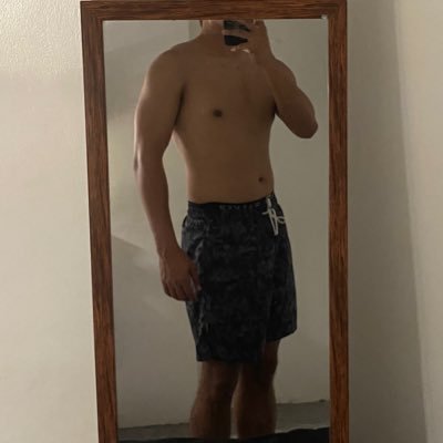 StrongerNow23's profile picture. Inhinyero | 29 y/o | 5’8” | pisces ♓️ | 🌷💗 | plant lover | animal lover |