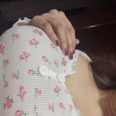 mal3ehaa's profile picture. 21 F | dm only if ur willing to pay or send gifts | no meets