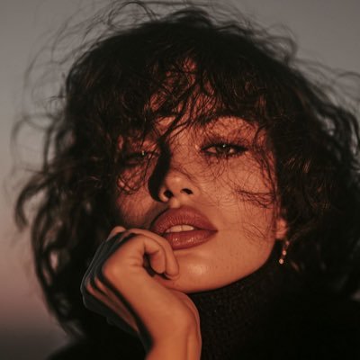 uzuntuL___'s profile picture. غُرور الجميلة، خَطأٌ صَحيح .