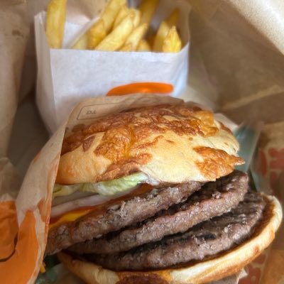 meni600's profile picture. 💥【ロケットナウ】🚀 人気店のメニューが送料無料＆手数料ゼロで届く!? 🍔 バーガーキングも店舗と同じ価格✨ 今なら【5,000円分クーポン】も🎁 対応エリア📍東京・大阪・神奈川・千葉・埼玉 ・京都府、愛知、兵庫県、大阪府、宮城県、広島県、福岡県、静岡県浜松市、静岡市
