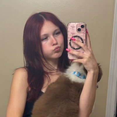 cloudyyalice's profile picture. I flirt better in DMs