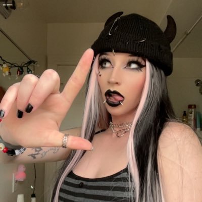 KaylaLavignecx's profile picture. The meanest gamer girly | Size 7 | Tribute $25 | $66.66 unblock | Satanist | Life destroyer