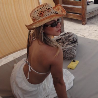 alanisszurita's profile picture. higher state of mind