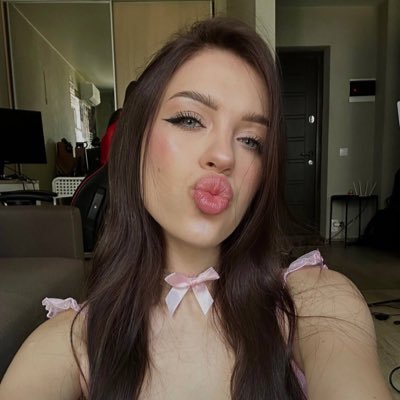 CozyMira's profile picture. Lowkey cute… but my DMs are straight-up trouble 😈