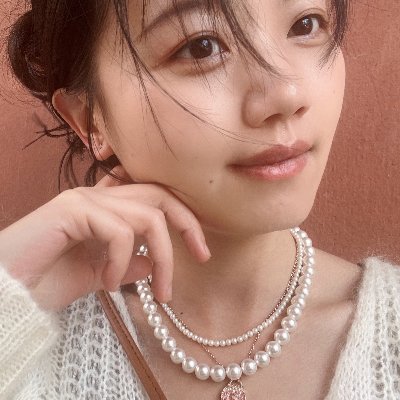 jwhhjhl's profile picture. 一个很新很有用的职业，护肤品搭配师，或者也叫皮肤师。
专注于通过日常护肤来改善问题皮肤。
五年跟踪改善800+问题皮肤。
无论是多年的毛孔，痘痘，黑头，闭口，斑，甚至脂溢性皮炎，玫瑰痤疮都可以通过日常护肤来改善。
案例都是iPhone手机后置实拍哈。
一对一➕v：huanhuan202306