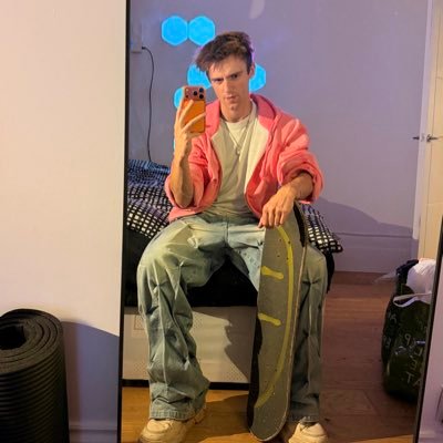 Chirs_163's profile picture. 