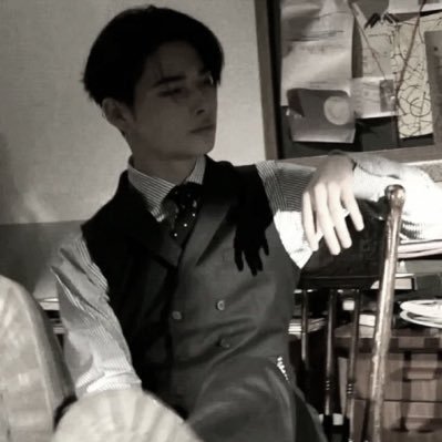 tampzk's profile picture. ending so suddenly @actu_Balenciaga