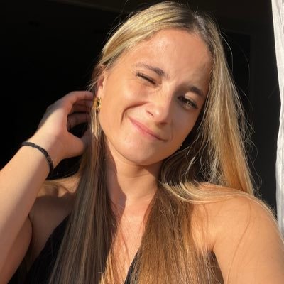 laraaencinas's profile picture. una rata que escribe || no cualquier luz es faro| filóloga hispánica y profe || Master de  escritura creativa