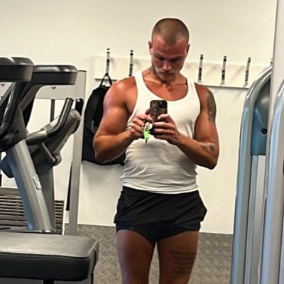 RaySimon_'s profile picture. shit