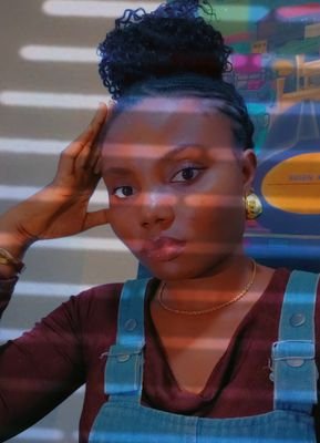 simply_queenmo's profile picture. 