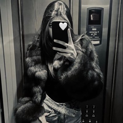 camilghjk's profile picture. Everything I need finds its way to me with ease and joy.”