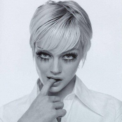 Mor_contradict's profile picture. Maybe A Creative Director. Fashoin • Conceptual • Cultural Dialogue. well placed diary thoughts &  form.