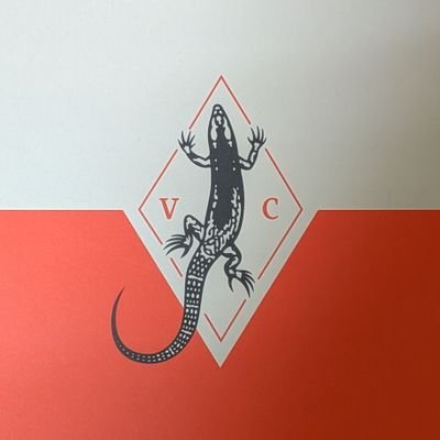 itsuki_tomoka's profile picture. 元は「たまさか」というアカウント名でした。今は「樹 智花」（いつき ともか）というペンネームで活動中。学生時代は推理小説同好会（KSD）とSF研究会に所属。James Ellroyと横溝正史の大ファン。現所属：新生ミステリ研究会、ディスコードミステリ研究会、シャカミス（社会人ミステリ研究会）、佐賀ミステリファンクラブ