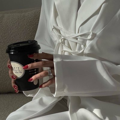 6senl's profile picture. أنا خُلقتُ بتميّزي،وفي كتاباتي تسكن ملامحي.