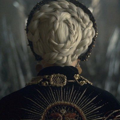 dragonsandmoon's profile picture. “i’m the daughter of the moon, made of silver, whispering faint murmurs in the shadows, a malinchonic light in the darkest nights”