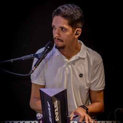DiCastr7's profile picture. Tecladista da @nazarenovilareal 
Banda @weslleyruasoficial
Uso teclado da @yamaha 
Fones da @qkzbrasil 🎧