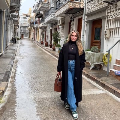 lisascarlett87's profile picture. Digital marketing consultant, web communications and New media specialist, PR & Advertising Expert, internet Geek, Traveler.