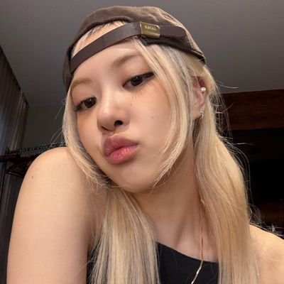 Sum377's profile picture. roses are rosie🌹
Random 🤗