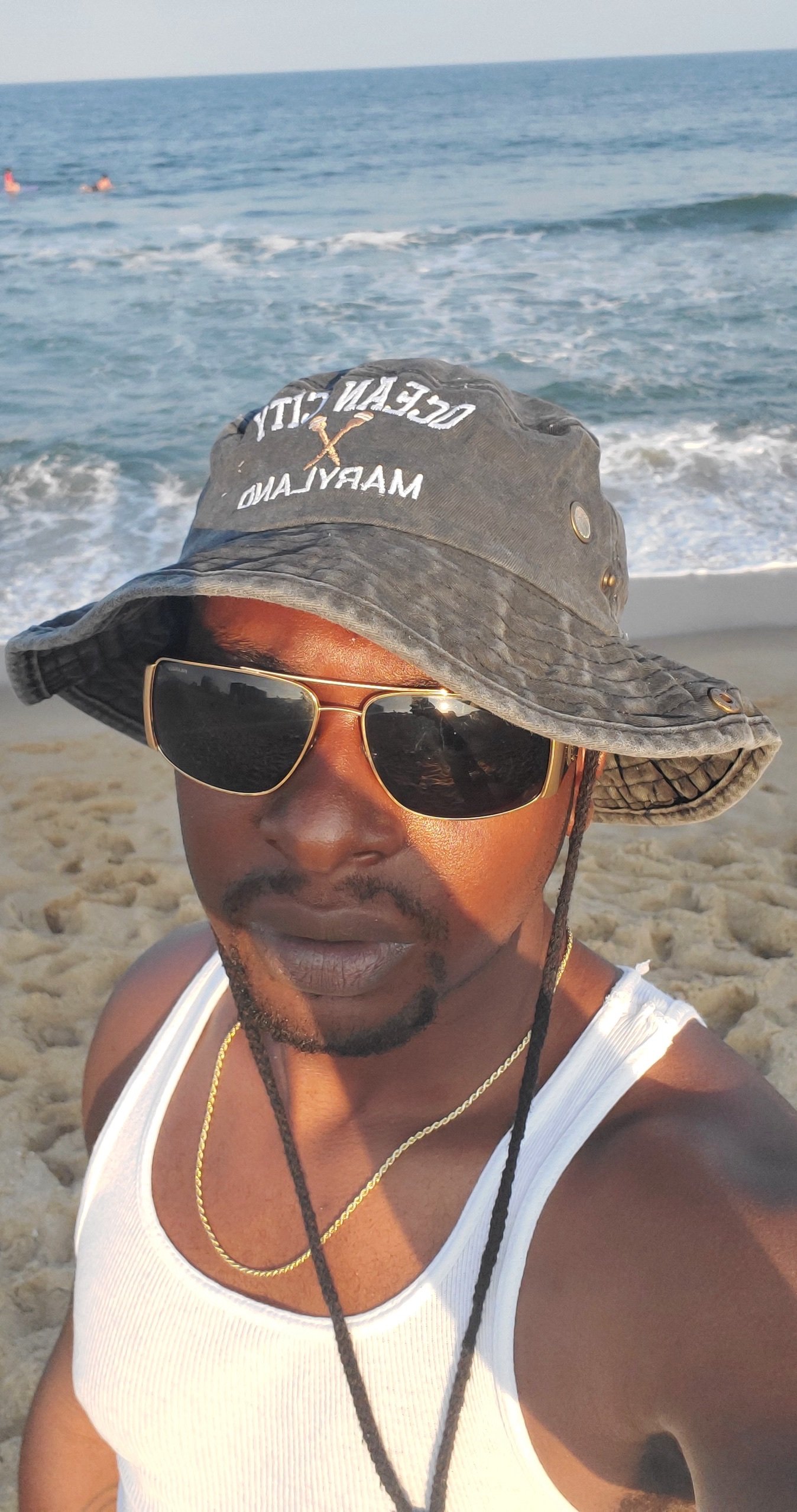 Bearhugson's profile picture. 