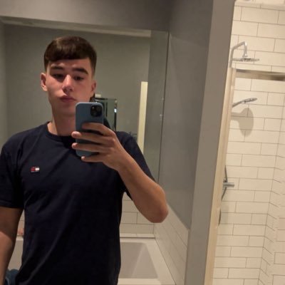 tom207_'s profile picture. 