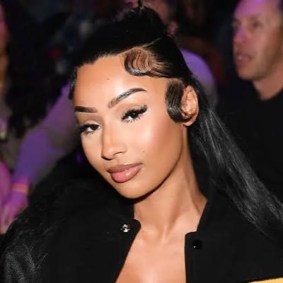 BellaDamil's profile picture. 