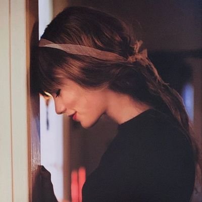 __onceIfixme's profile picture. there is a bird and a stone
in your body, your job is not 
to kill the bird with the stone
°❀⋆.ೃ࿔*:･ཻུ۪۪