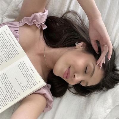 belikovsart's profile picture. leitora, viajante do tempo cronicamente cansada e bibliotecária nas horas vagas 📚 • taylor swift, the conjuring, cellbit e doctor who 💌