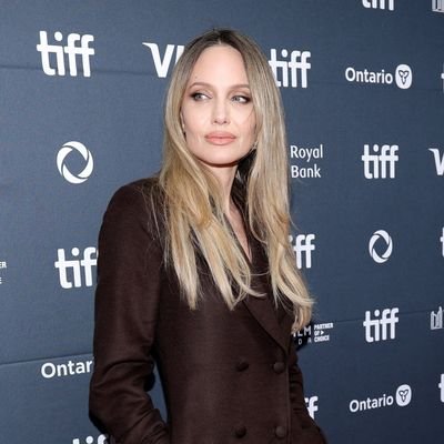 VansChrise96658's profile picture. Angelina Jolie🎗🎗❤️‍🔥❤️‍🔥🎗🎗
