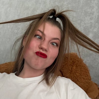 _tina_vs's profile picture. #читаювзаимно мама шпица Арчи❤️ будни удалёнщика 👩🏼‍💻 танцую хай хилс🔥пишу обо всём и ни о чём. 23 года