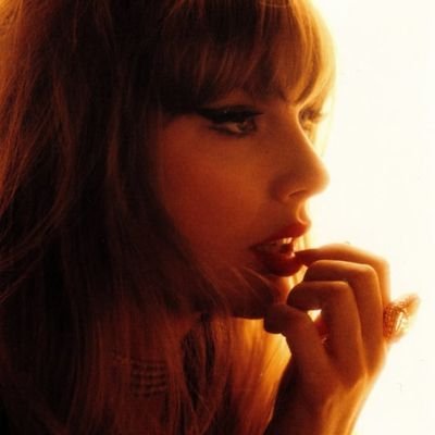 gabdearreaderr's profile picture. 🪼 | (𝑻𝒂𝒚𝒍𝒐𝒓’𝒔 𝑽𝒆𝒓𝒔𝒊𝒐𝒏)